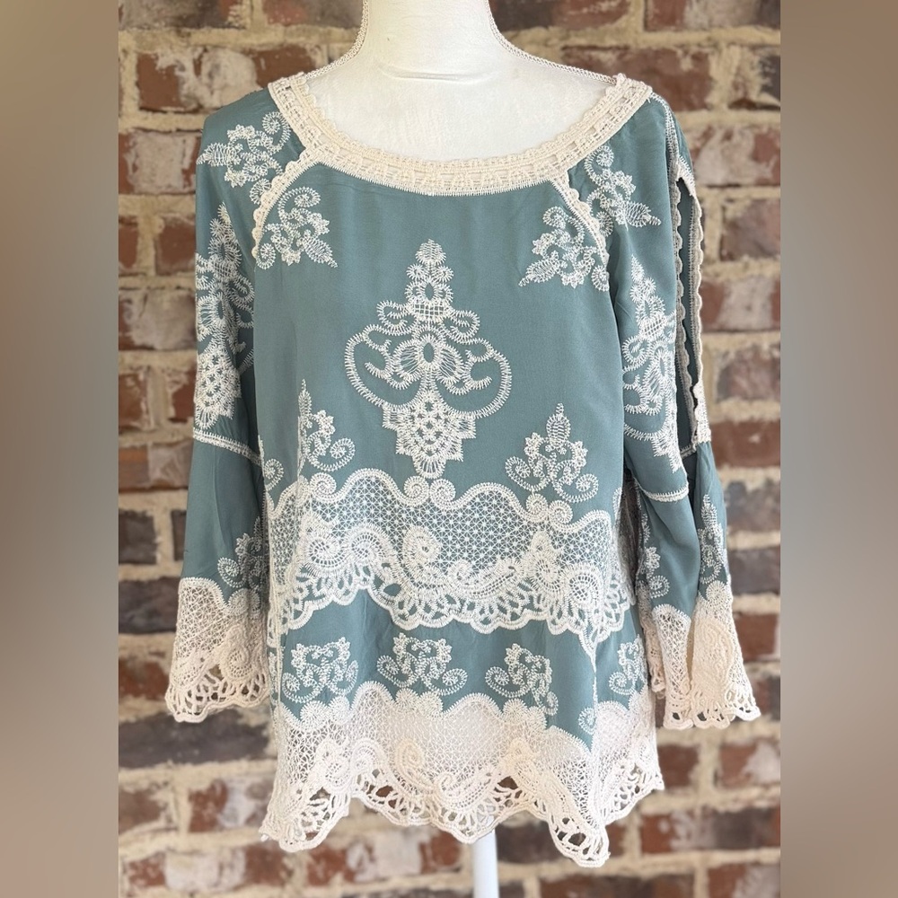 🦋 Elegant Democracy Lace Trim Women Top